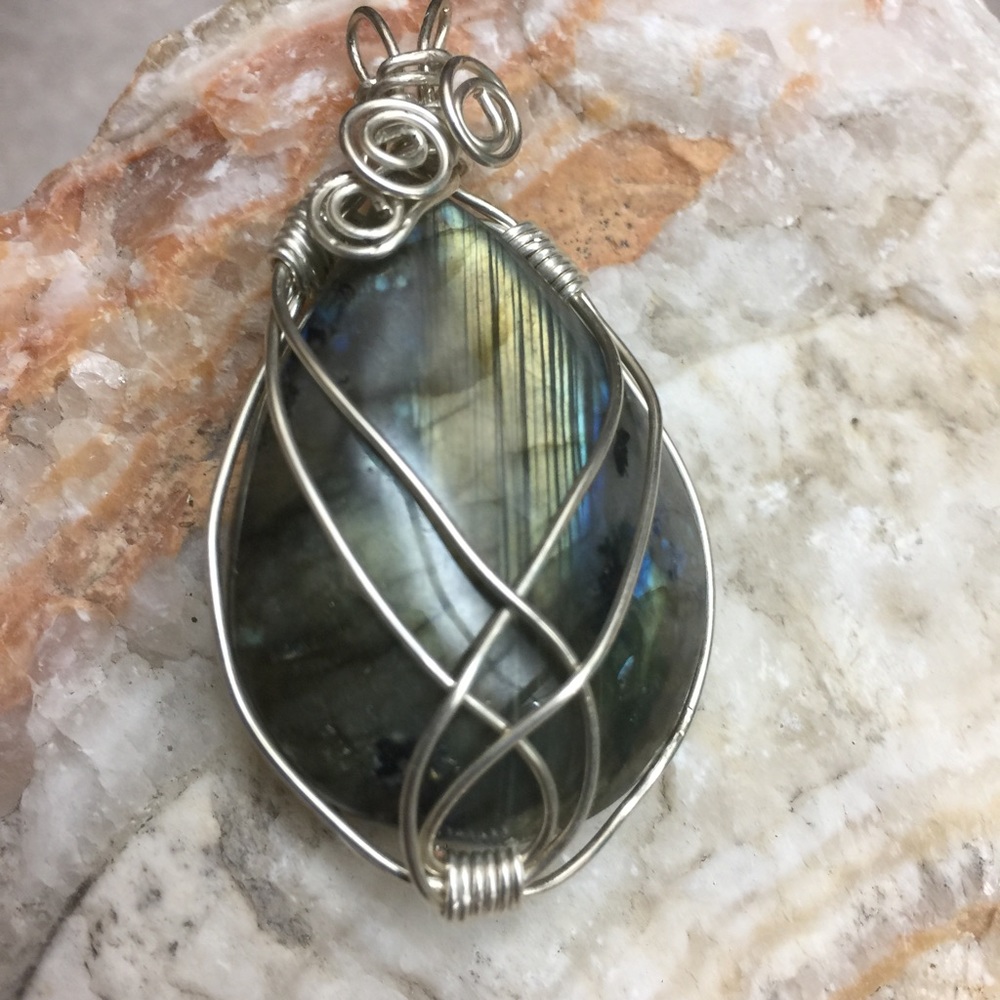 Silver labradorite pendant