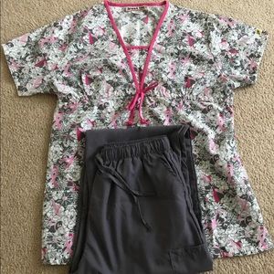 Brand new with out tags women's scrub set