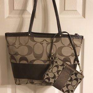 Coach 13548 Tote and Wristlet Brown Signature