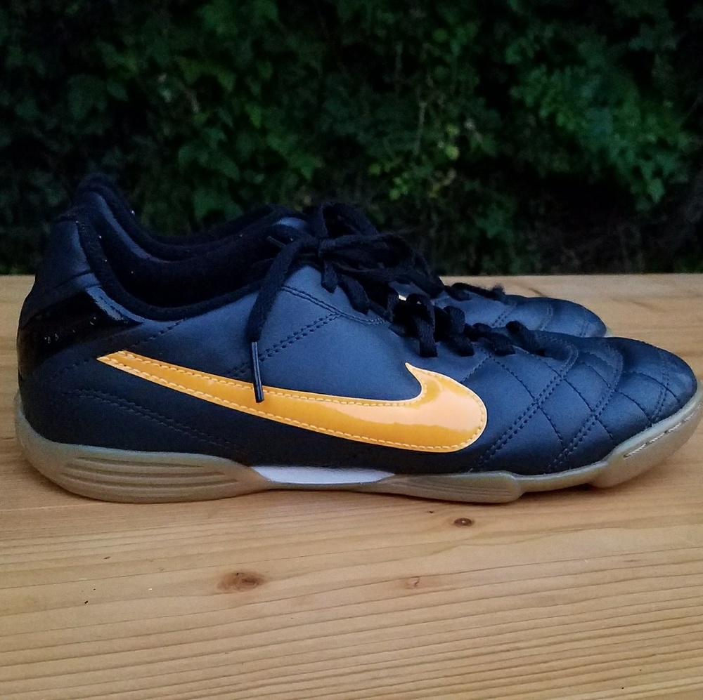Nike Tiempo Indoor Soccer Shoe