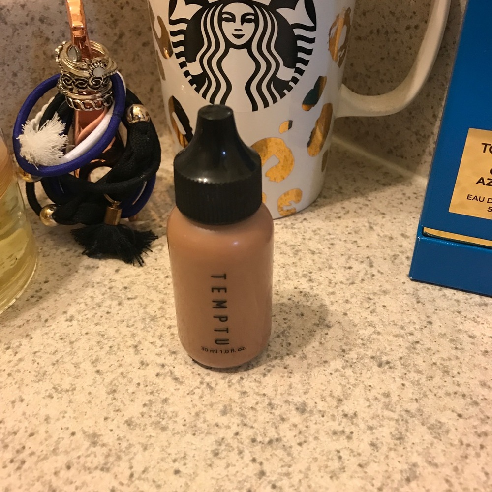 Temptu liquid shimmer bronzer