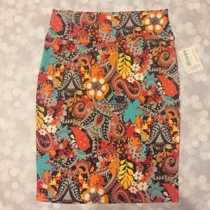 NEW WITH TAGS LULAROE CASSIE SIZE LARGE
