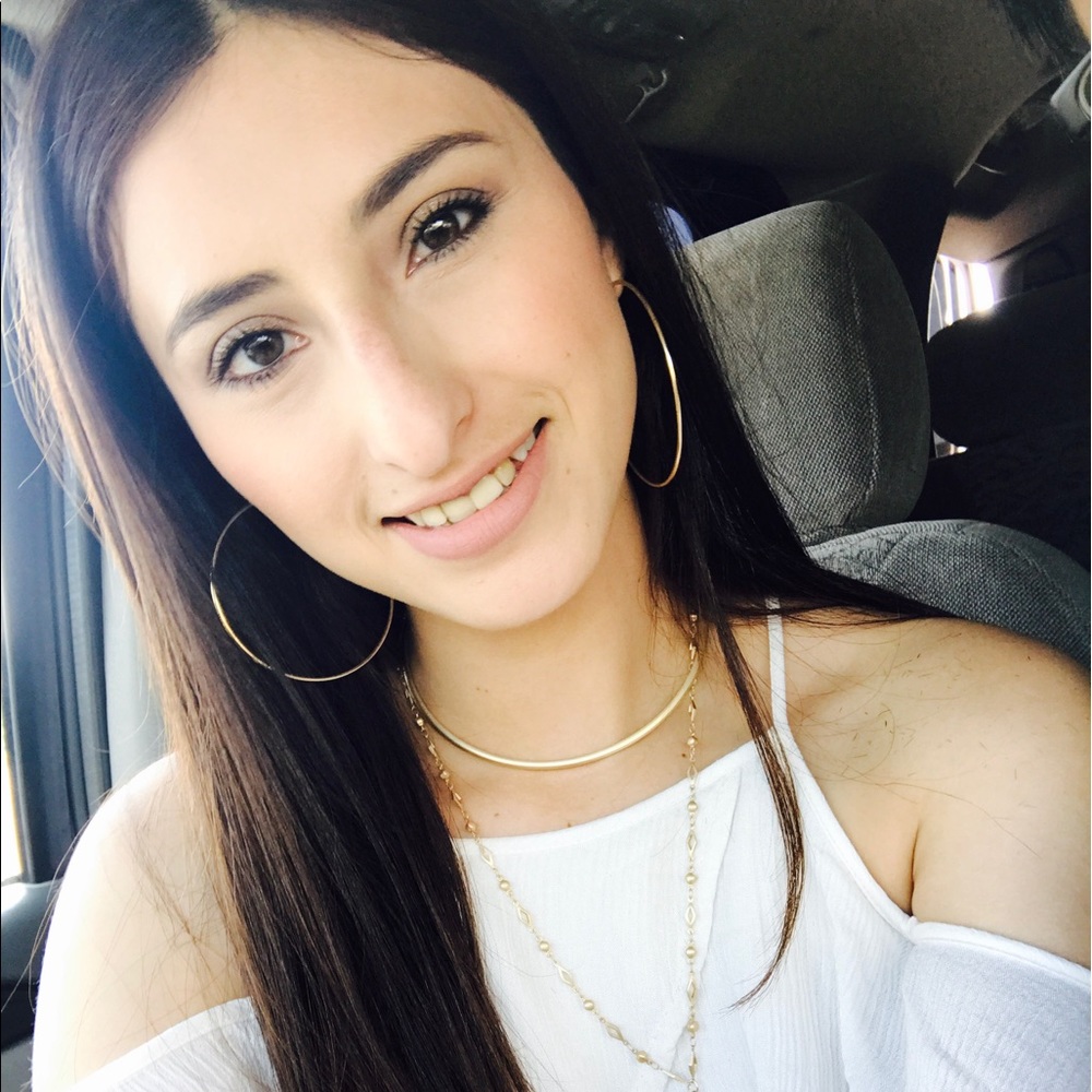 Meet your Posher, Abigail