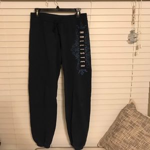 HOLLISTER LOGO SWEATS