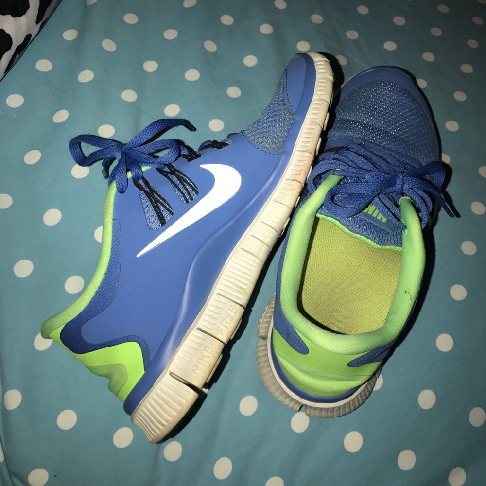 Nike Free tennis shoes 5.0