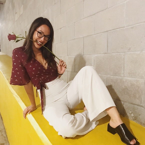 Meet your Posher, Laura - Picture 2 of 2