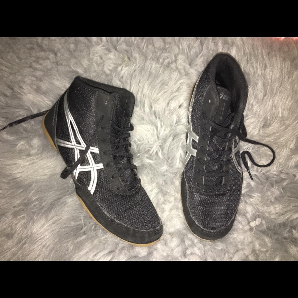 Wrestling shoes