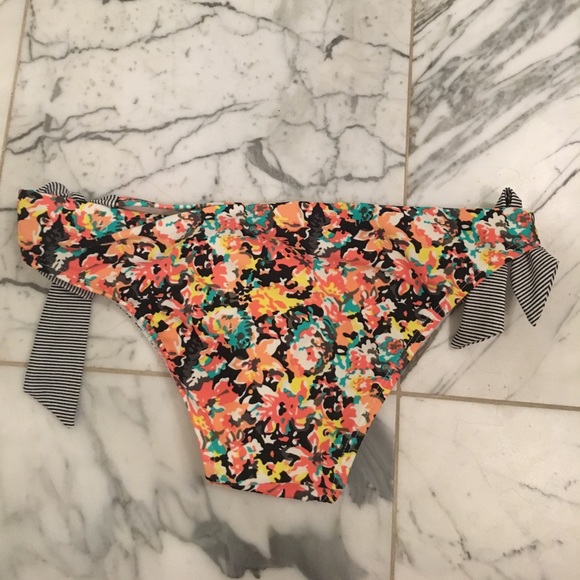 Bikini Bundle!! Yay! - Picture 4 of 5