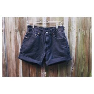 LEVI'S 550 High-Waisted Black Cut-Off Shorts