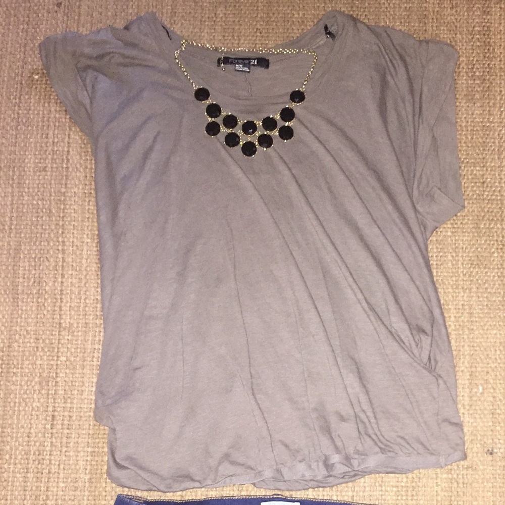 🍸MUST HAVE CLASSIC LAYERED OLIVE TOP🍸