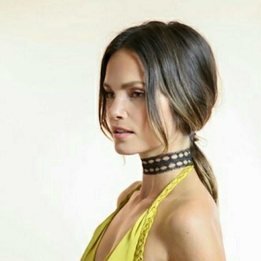 Urban Outfitters choker