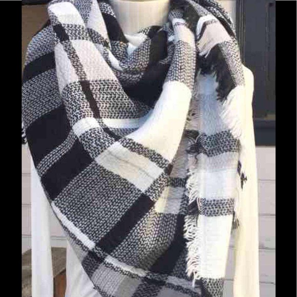 New Black And White Oversized Blanket Scarf - Picture 3 of 4