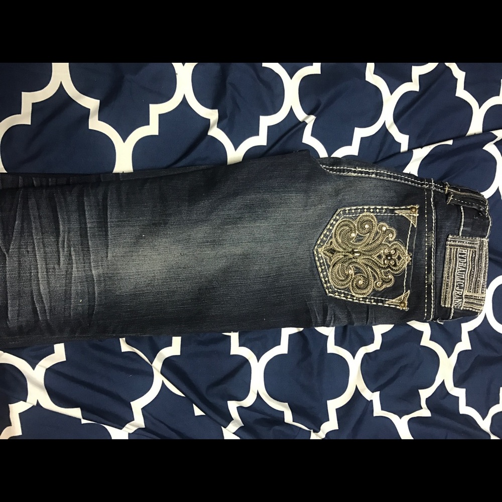 4 pairs of jeans. Please read description
