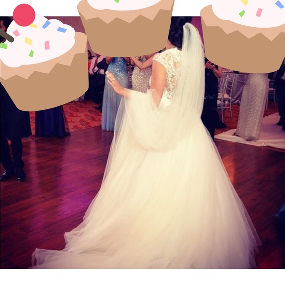 Wedding Dress - Picture 4 of 6