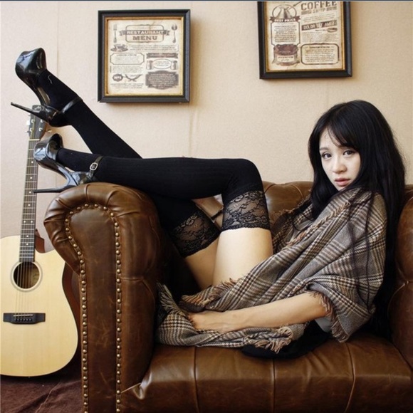 Black Over Knee Lace Top Socks - Picture 3 of 6