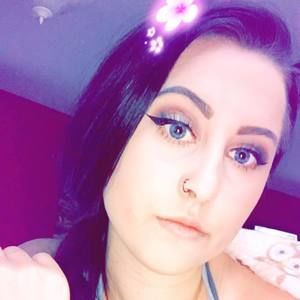 Meet your Posher, Adrienne