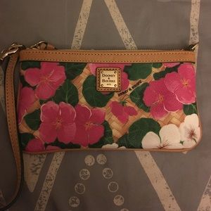 Dooney & bourke clutch