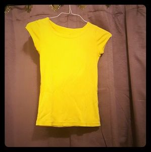 Yellow scoop neck tee -XS