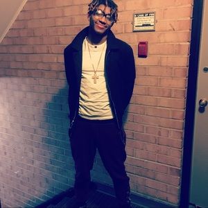 Meet your Posher, Carlos