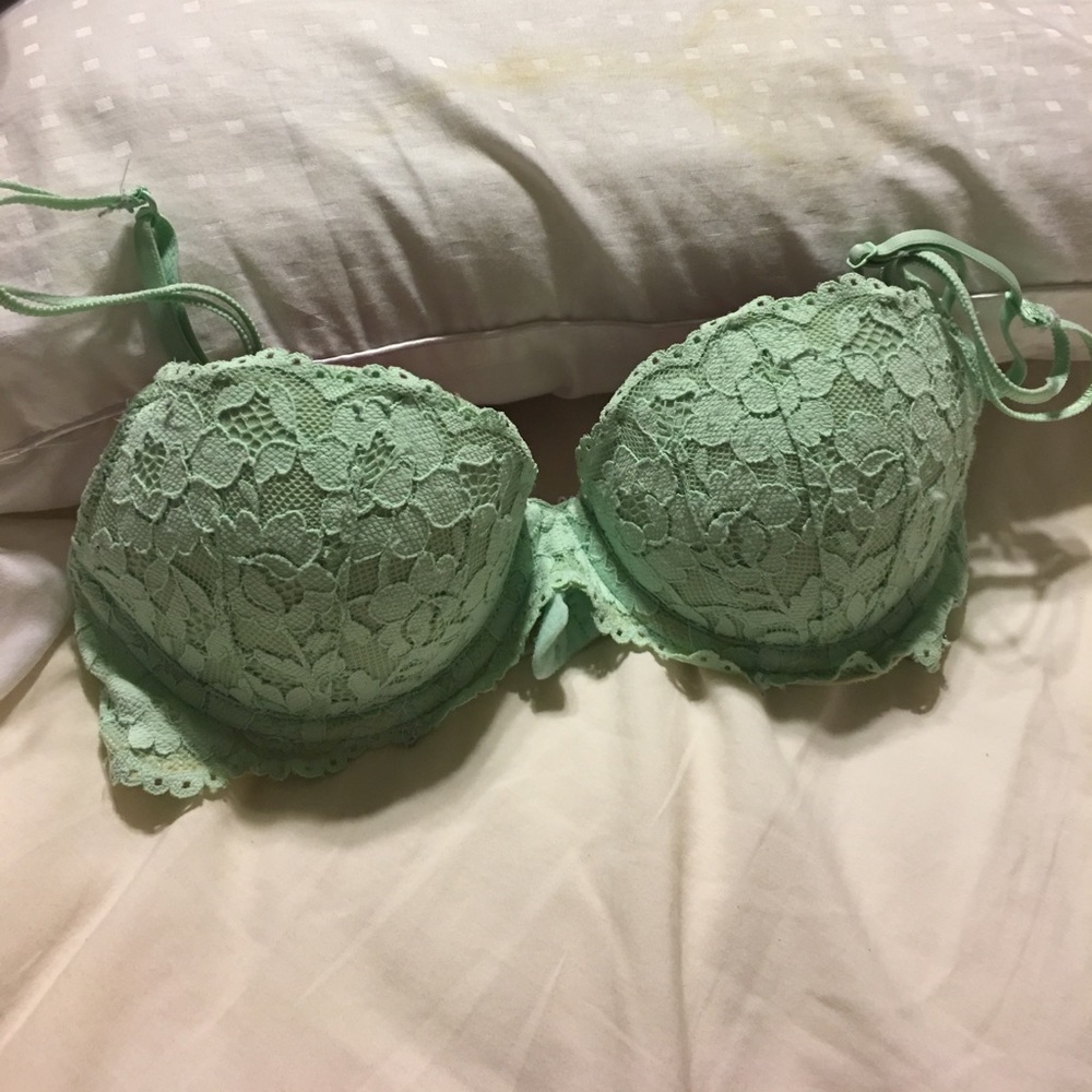 Victoria secrets pink bra size 32c