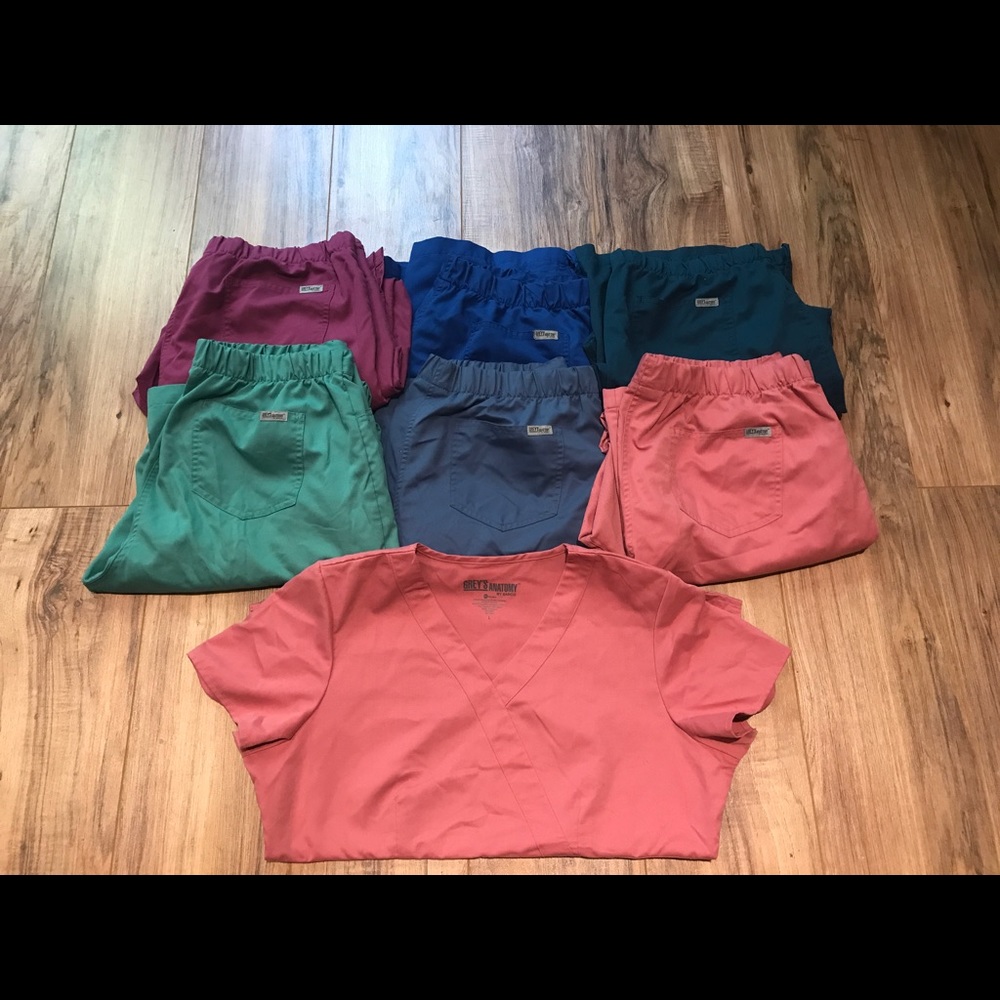 Greys anatomy scrubs barley worn.