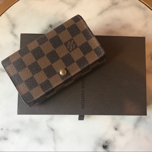 Authentic Louis Vuitton Damier Bifold Wallet