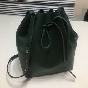 Large mansur gavriel bucket bag in moss / green
