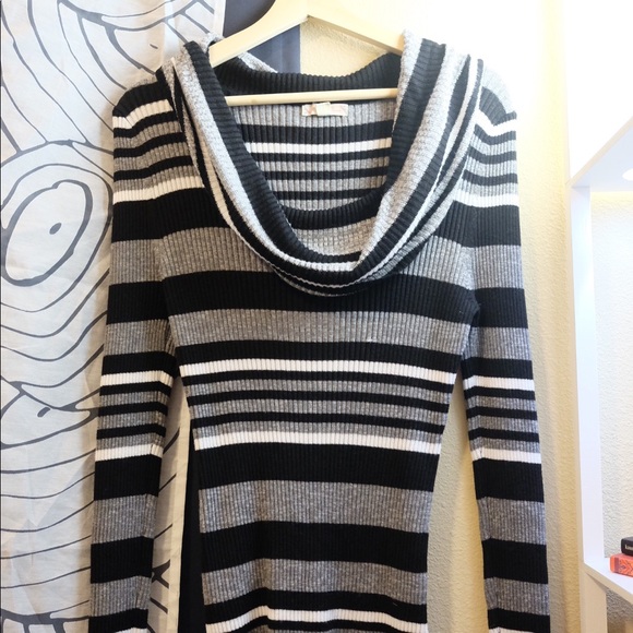 Long Sleeve Sweater - Picture 1 of 2