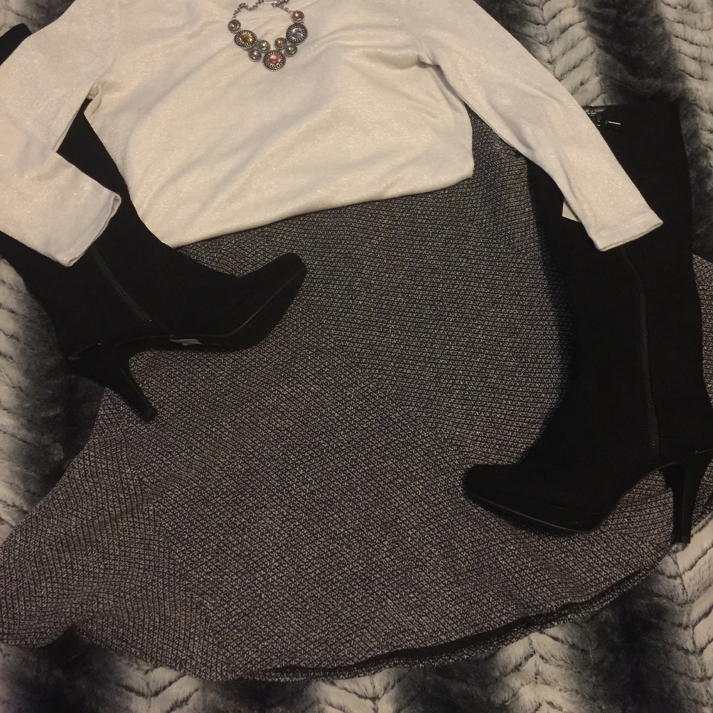 New grey skirt - Picture 3 of 8