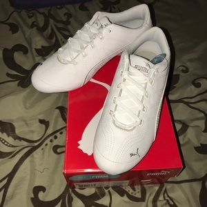 New women's size 7 1/2 puma tennis shoes