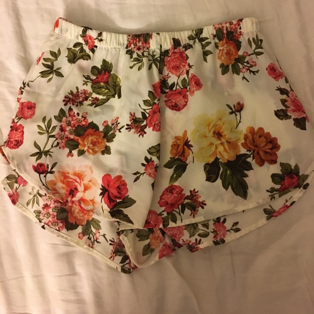 Silky floral shorts