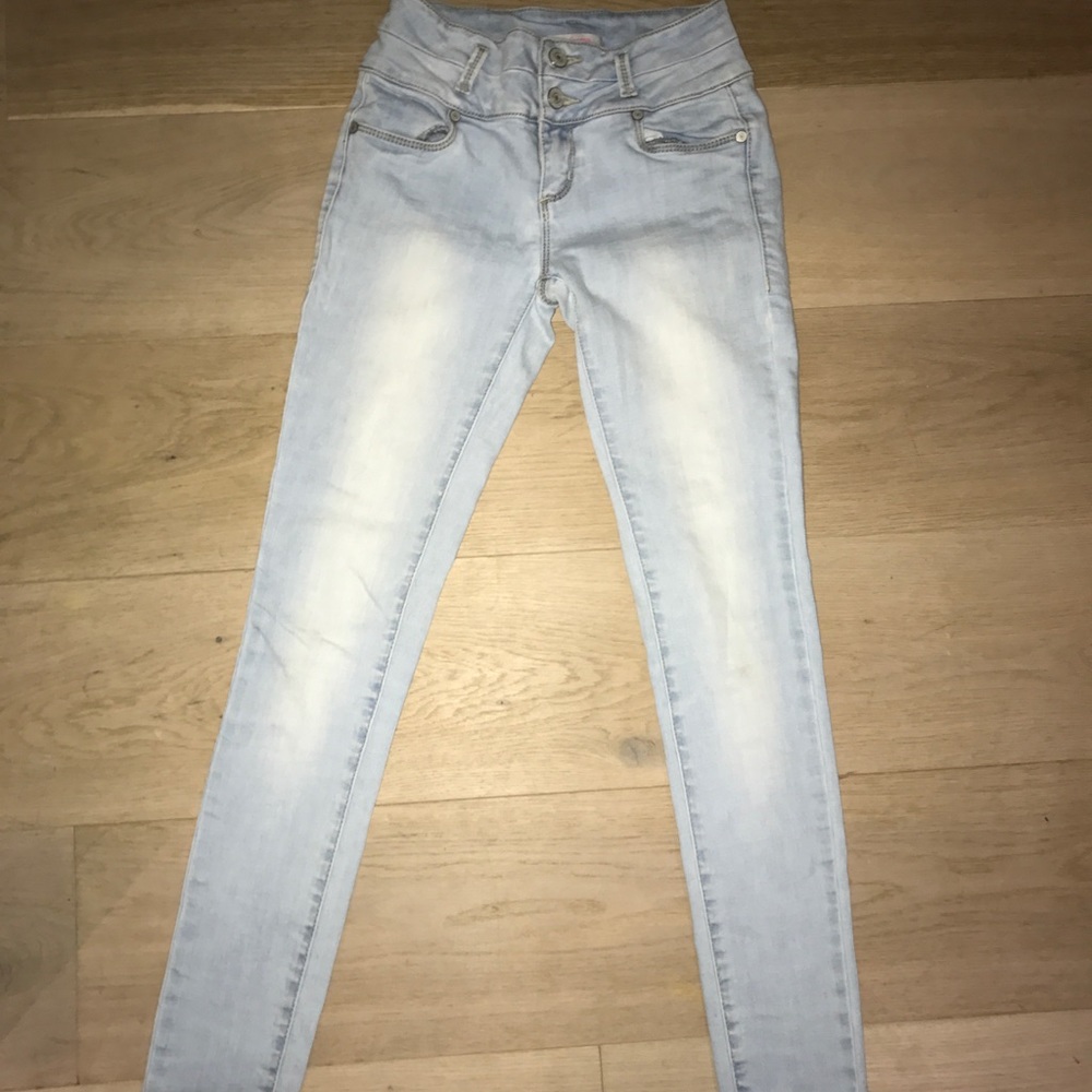 Light wash skinny jeans