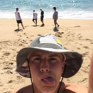 Meet your Posher, Ethan