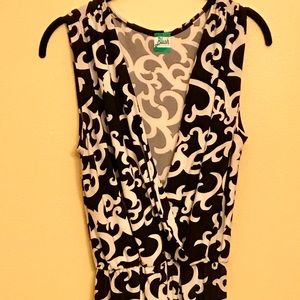 Maxi-dress in a black and cream scroll design.