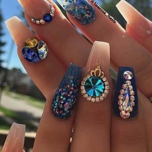 Meet your Posher, Azza