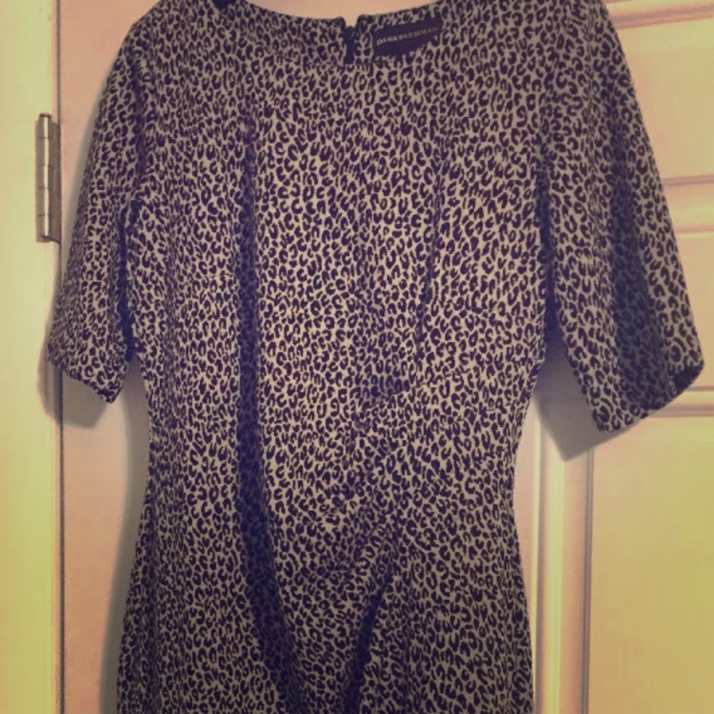 Dana Buchman size 4 leopard work dress fitted