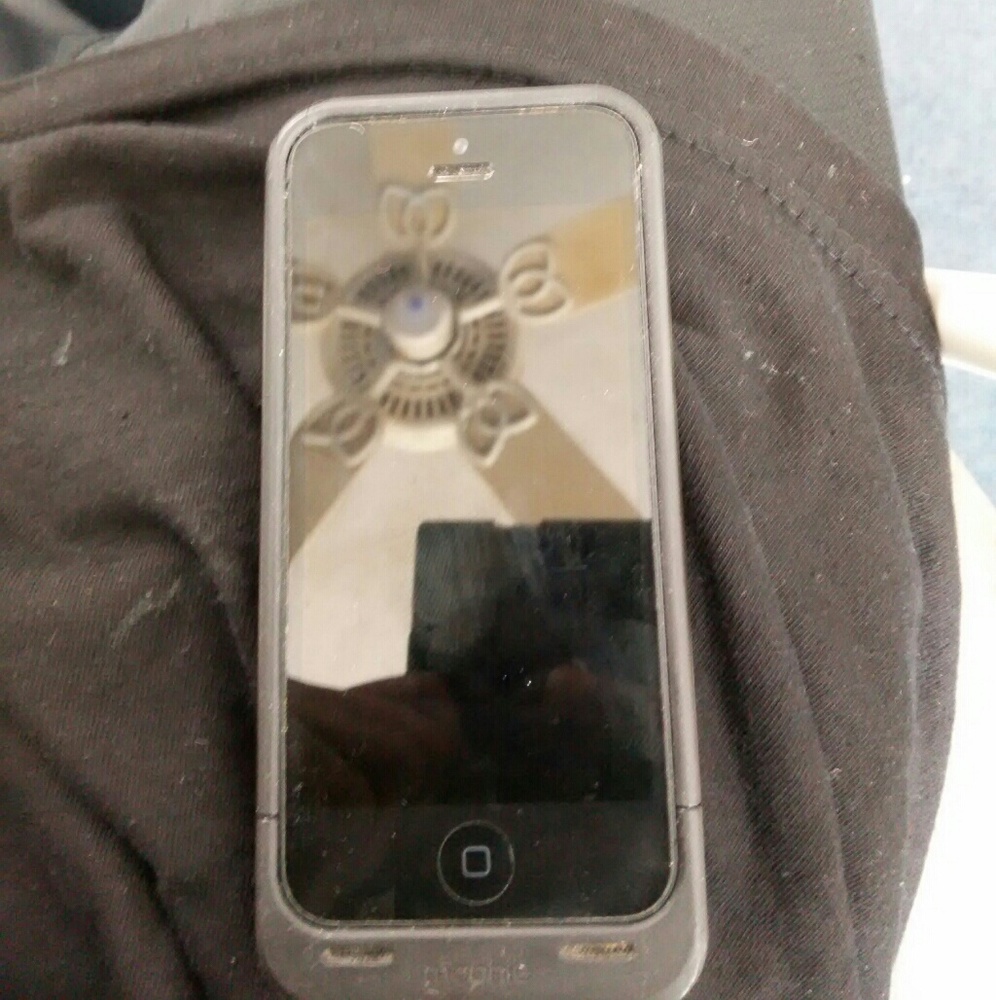 Mophie iPhone 5 & 5s charger/case