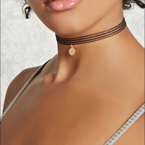 2/$10 or 5/$20 Circle Charm Choker - Picture 1 of 3