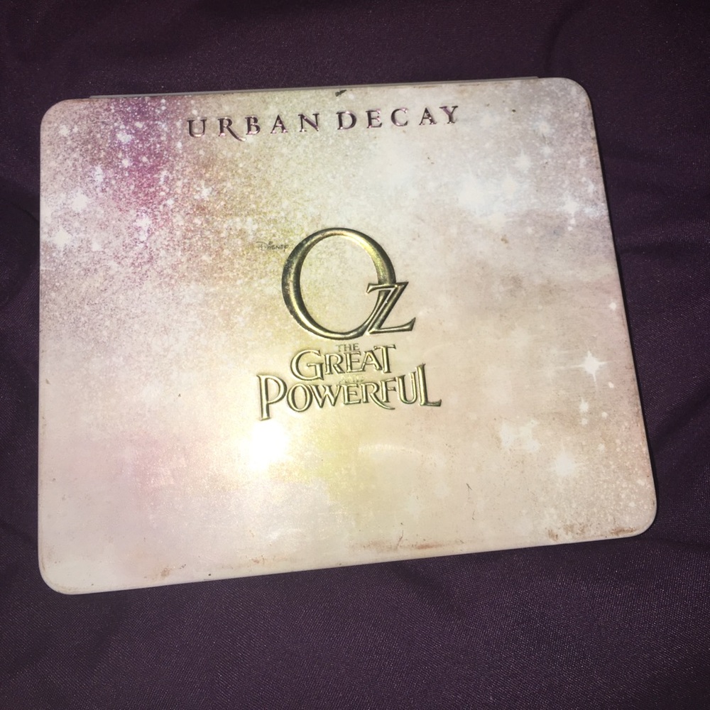Urban decay the great powerful Oz palette 6 shadow