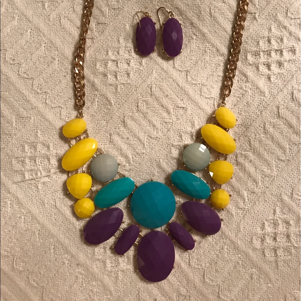 Necklace and earring set