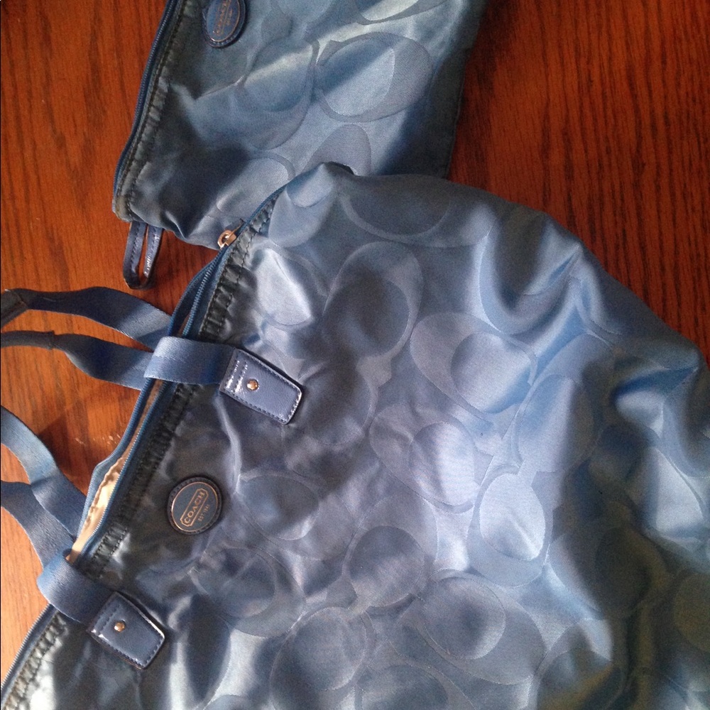 Authentic Coach large bag with removable pouch