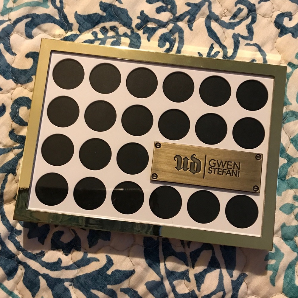 Urban decay Gwen stefani eyeshadow palette