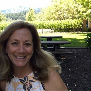 Meet your Posher, Lorie