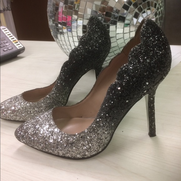 Betsey Johnson Glitter Ombré pumps - Picture 3 of 5