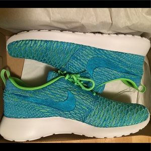BNIB Woman's Nike Rosche One Flyknit Sz 9.5