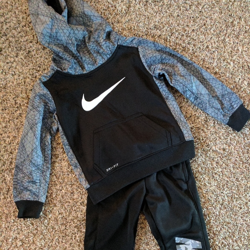 Toddler Nike sweat outfit. Like brand new!