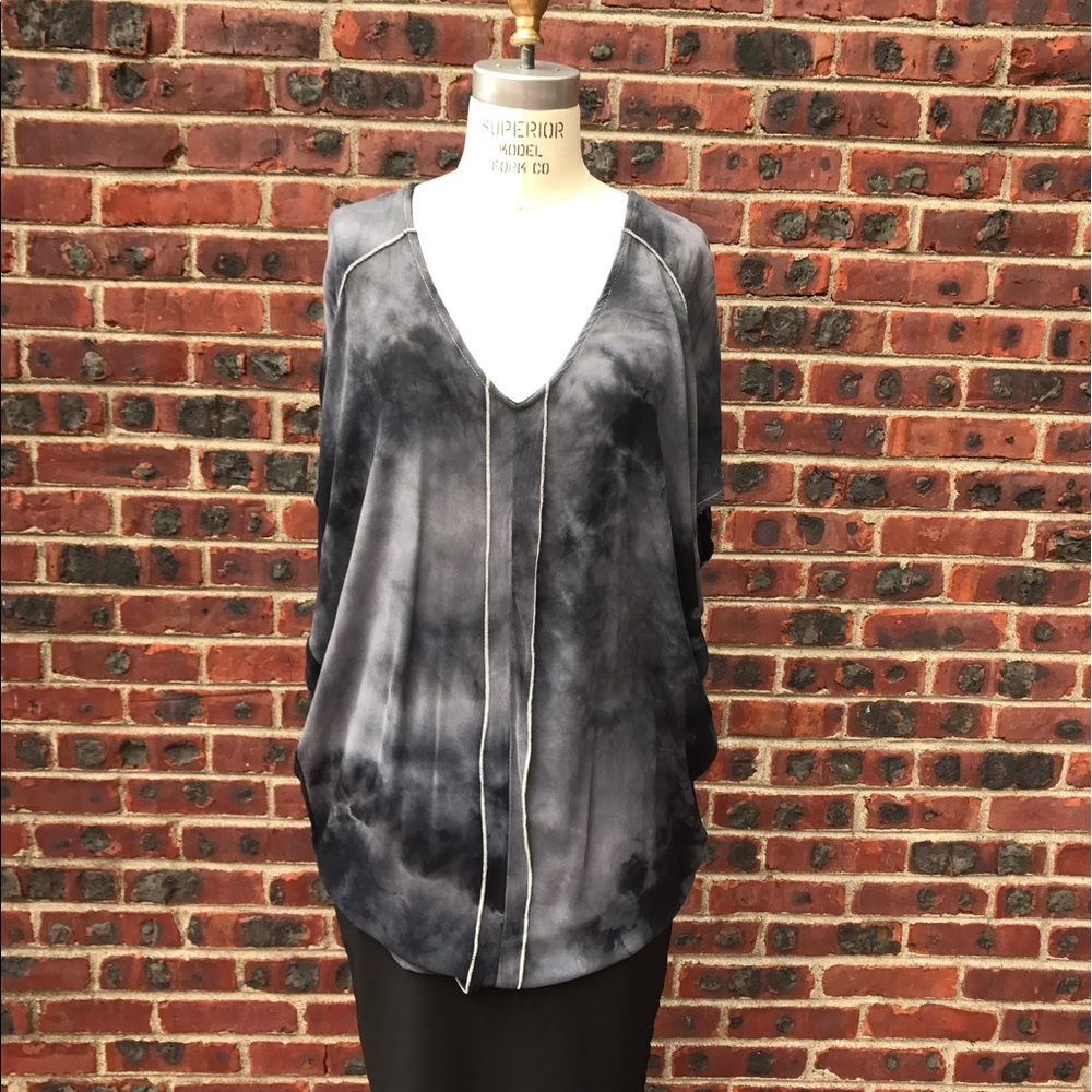 Oversized Top with lace back panel.