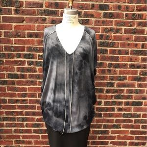 Oversized Top with lace back panel.