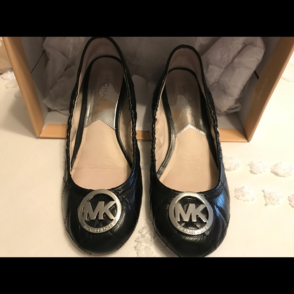 Michael Kors black flats!