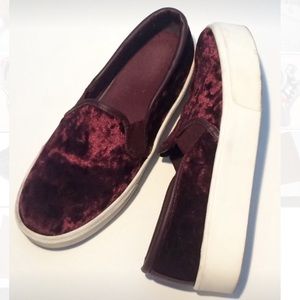 Bar ||| Velvet slip ons
